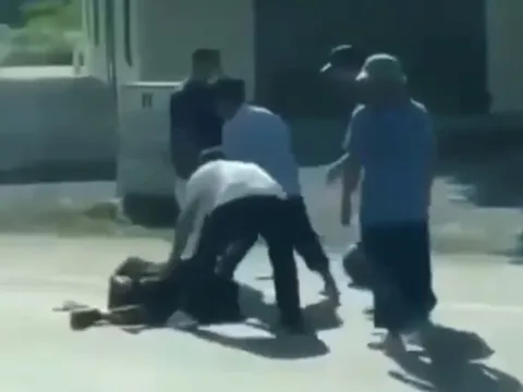 Thanh Hoá: Điều tra vụ người đàn ông bị đánh dã man, nằm bất tỉnh trên quốc lộ