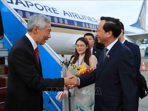 Thủ tướng Singapore đến Hà Nội, bắt đầu chuyến thăm chính thức Việt Nam