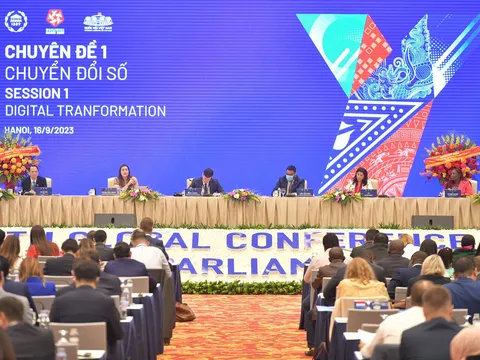 Xây dựng khung chính sách thúc đẩy chuyển đổi số, nâng cao nhận thức và kỹ năng số