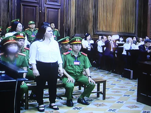 Hình ảnh toàn cảnh phiên xử bị cáo Nguyễn Phương Hằng và đồng phạm