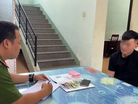 Bắt quả tang thanh niên đang đi giao ma túy ở Quảng Ngãi