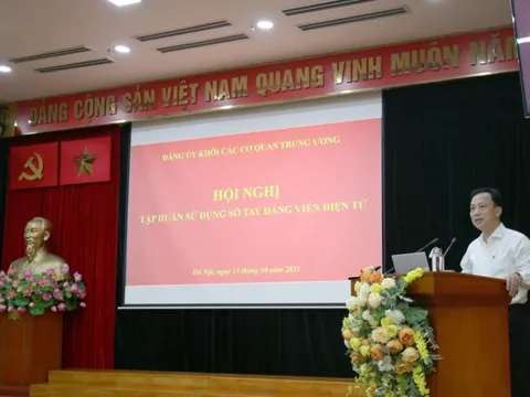 Thực hiện chuyển đổi số và ứng dụng công nghệ thông tin vào hoạt động công tác đảng