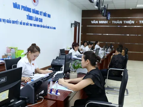 Cải cách tiền lương để công chức 'toàn tâm, toàn ý'