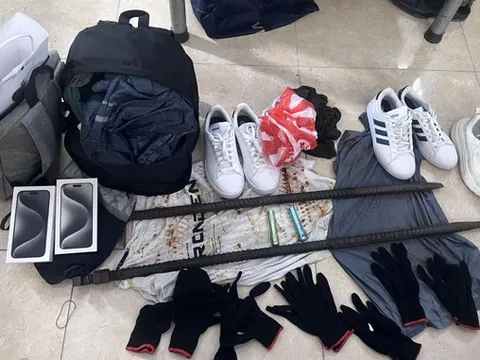 Bắt 2 người Trung Quốc đột nhập siêu thị trộm cắp hơn 300 triệu đồng