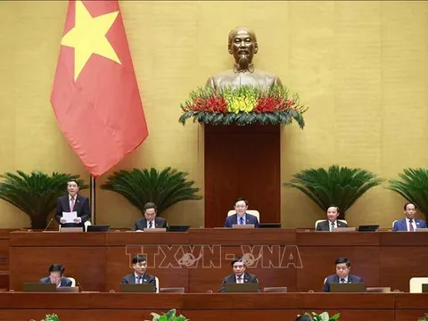 Ngày 1/11, Quốc hội tiếp tục thảo luận về đánh giá kết quả thực hiện kế hoạch phát triển kinh tế - xã hội