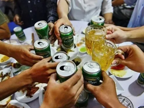 Vợ cấm chồng ra ngoài ăn nhậu có bị phạt không?