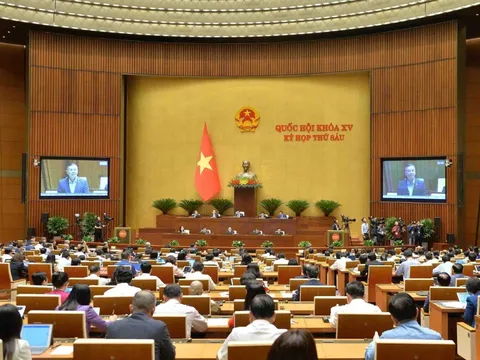 Ngày 8/11, Quốc hội tiếp tục chất vấn và trả lời chất vấn, thảo luận về một