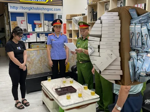 Khởi tố, bắt tạm giam chủ cửa hàng bán linh kiện điện thoại về tội 'buôn lậu'