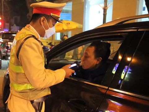 Mức phạt tài xế ô tô không chấp hành thổi nồng độ cồn mới nhất năm 2023