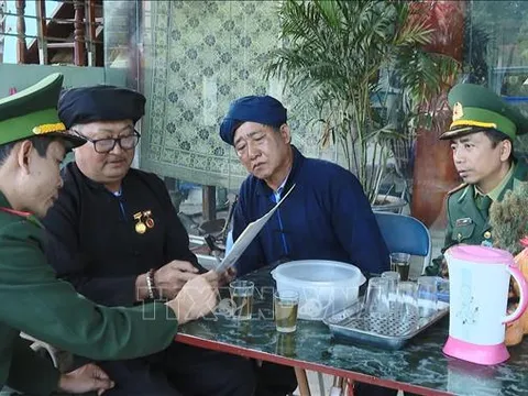 Những bất cập trong thực hiện Quyết định 12 về chính sách với người có uy tín