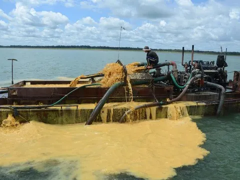 Gỡ vướng đăng kiểm phương tiện thủy có gắn máy hút cát, sỏi