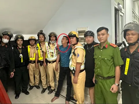 CSGT TP.HCM nổ súng, bắt tên cướp xe máy người đi đường