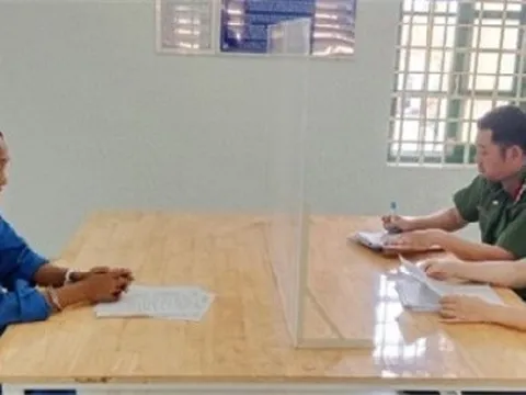 Khởi tố, bắt tạm giam đối tượng xúc phạm quốc kỳ