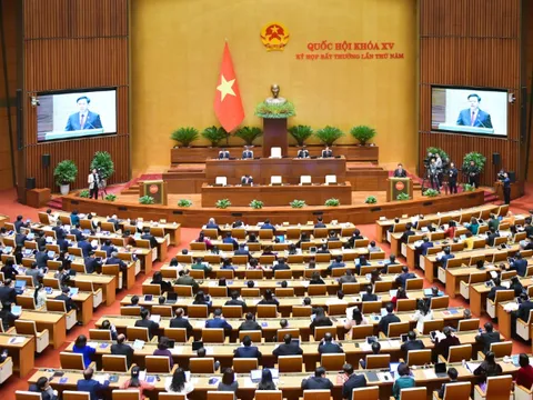 Quốc hội biểu quyết Luật Đất đai và Luật Các tổ chức tín dụng