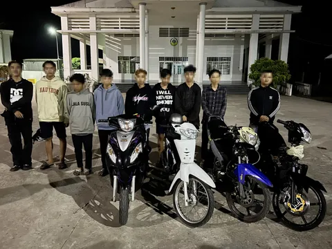 Bắt giữ nhóm thanh niên tụ tập cổ vũ đua xe trái phép ở An Giang
