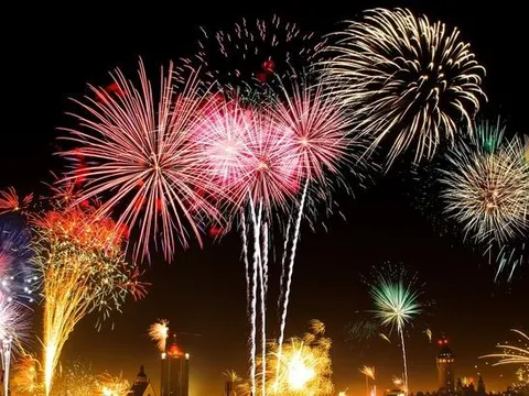 Bao nhiêu tuổi thì được đốt pháo hoa của Bộ Quốc phòng?