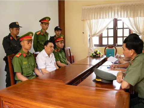 Khởi tố, bắt tạm giam Giám đốc Văn phòng đăng ký đất đai tỉnh Hậu Giang