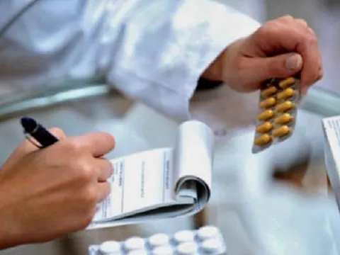 Xử lý nghiêm việc lạm dụng kê đơn thuốc để lấy 'hoa hồng'