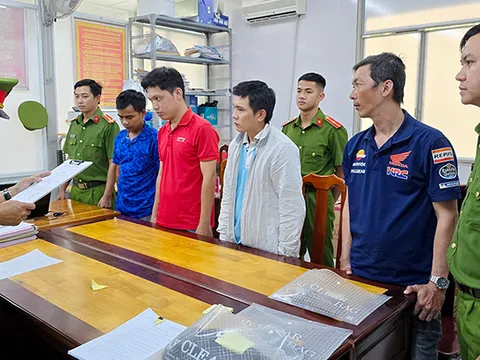 Bắt nhóm nhân viên công ty giao hàng nhanh tham ô và trộm cắp tài sản