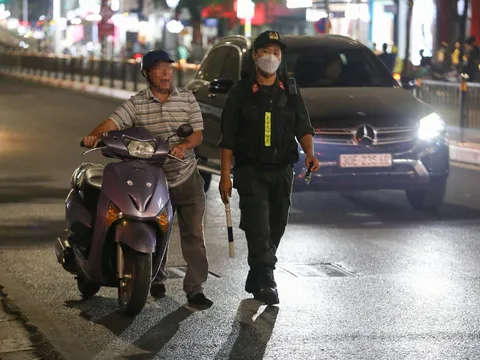 Uống rượu bia, dắt xe máy qua chốt kiểm tra nồng độ cồn vẫn có thể bị xử phạt