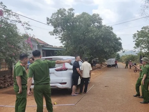 Tạm giam 2 đối tượng xông vào nhà bắt người, ép viết giấy nợ