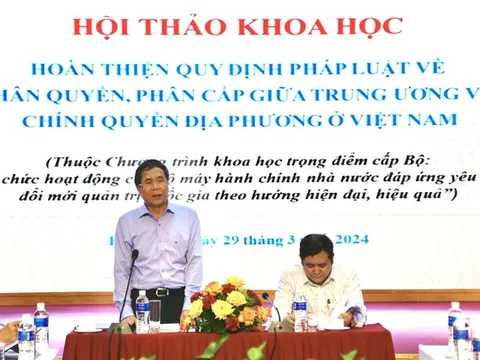 Hoàn thiện quy định về phân quyền, phân cấp giữa Trung ương và địa phương