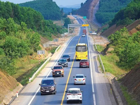 Đầu tư sớm nhất đối với các tuyến đường bộ cao tốc quy mô 2 làn xe