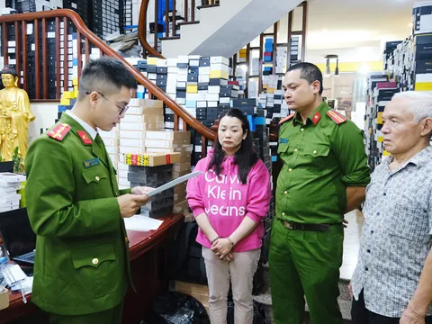 Triệt phá đường dây lừa bán điện thoại giả, chiếm đoạt hơn 90 tỷ đồng