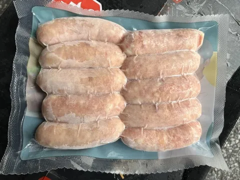 Hà Nội: Phát hiện, thu giữ 2.000 cây xúc xích có dấu hiệu nhập lậu