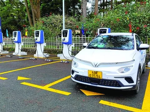 Từ 05/10/2024 trạm dừng nghỉ đường bộ phải có trạm sạc cho xe điện
