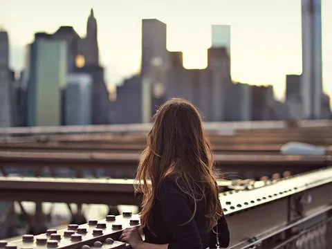 Im lặng của những tổn thương