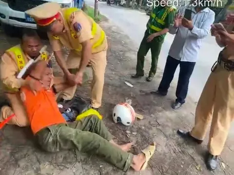 Tạm giữ tài xế say xỉn tát CSGT khi bị lập biên bản vi phạm nồng độ cồn