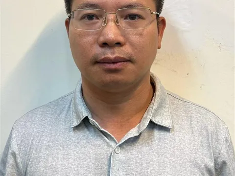 Bắt tạm giam Phó Cục trưởng thuộc Bộ Tài nguyên và Môi trường vì nhận hối lộ