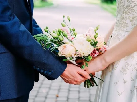 Vì thu nhập thấp nên không dám kết hôn?