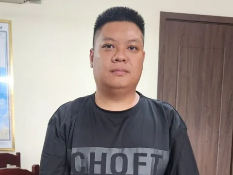 Bắt đối tượng truy nã nguy hiểm trốn trên xe khách từ Nam ra Bắc