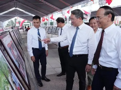 Tuần lễ trưng bày ảnh Luật gia Việt Nam với biển, đảo quê hương