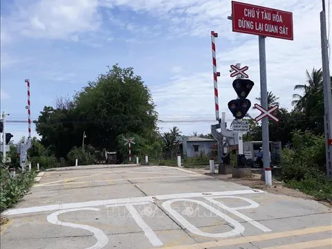 Hoàn thành sửa chữa, không để phát sinh thêm đường ngang mất an toàn