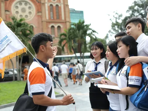 Công bố thủ tục cấp giấy chứng nhận khóa cập nhật kiến thức cho hướng dẫn viên du lịch