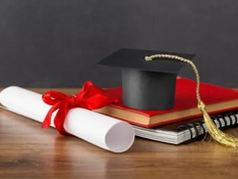 Khi tiến sĩ chưa có bằng tốt nghiệp phổ thông trung học