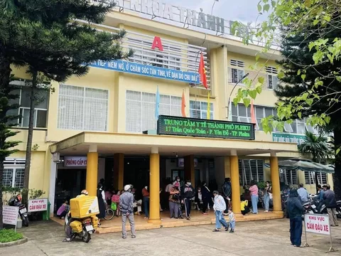 Tạm giữ cha dượng hiếp dâm bé gái 13 tuổi đến mang thai