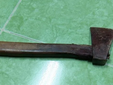 Thái Nguyên: Bé gái 13 tuổi dùng búa đánh ông nội tử vong rồi giấu xác sau nhà