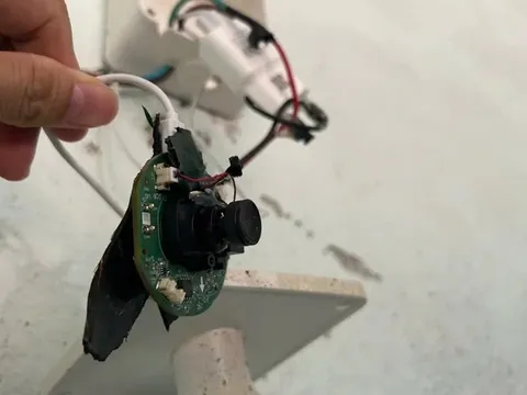 Phát hiện thiết bị nghi camera trong phòng tắm của nữ sinh viên ở Đắk Lắk