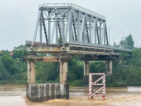 Thông tin chính thức về vụ sập cầu Phong Châu khiến 8 người mất tích