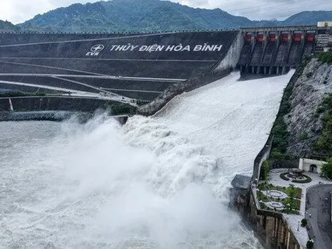 Đóng toàn bộ các cửa xả hồ thủy điện Hòa Bình