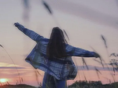 Cười lên em sau bao lần gục ngã