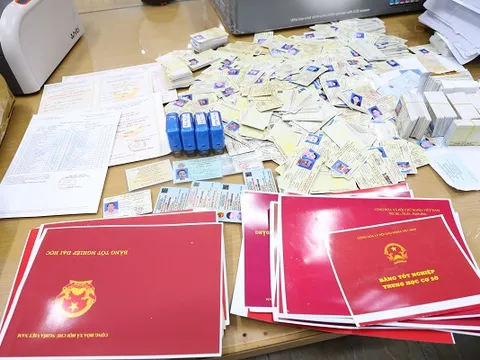 Triệt phá đường dây làm giả con dấu, tài liệu thu lợi bất chính 40 tỷ đồng