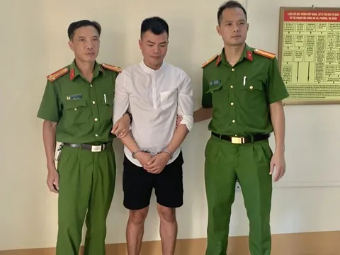 Bắt đối tượng truy nã dưới vỏ bọc hướng dẫn viên du lịch