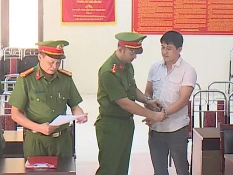 Bắt cán bộ địa chính phường ở Thanh Hoá vì làm giả giấy phép xây dựng