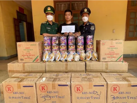 Bắt giữ đối tượng vận chuyển hơn nửa tấn pháo từ Lào về Việt Nam tiêu thụ