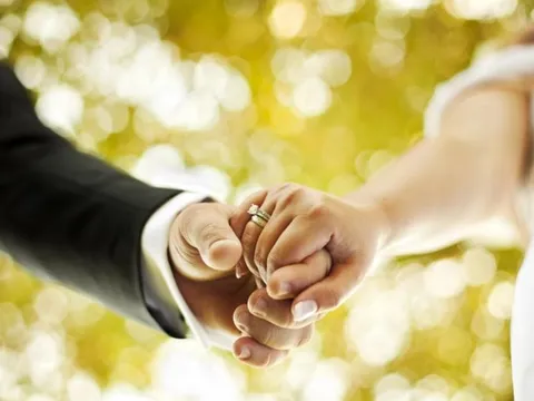 'Tầm soát' hôn nhân